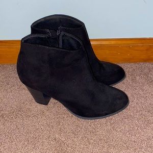Size 8 black suede old navy booties
